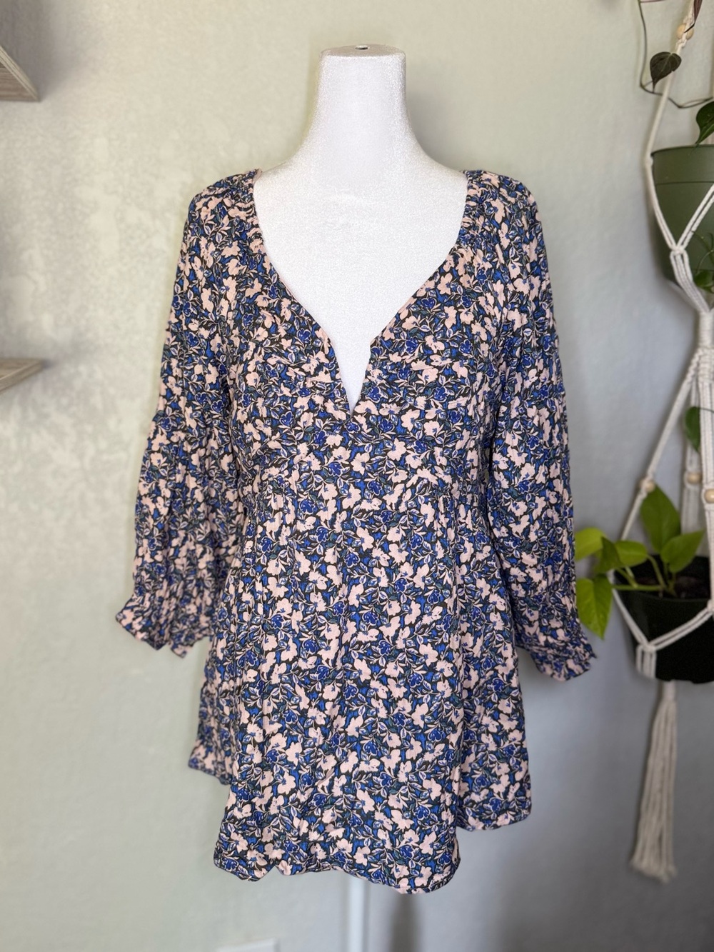 Womens Floral V-Neck Peasant Blouse in Navy and Blush